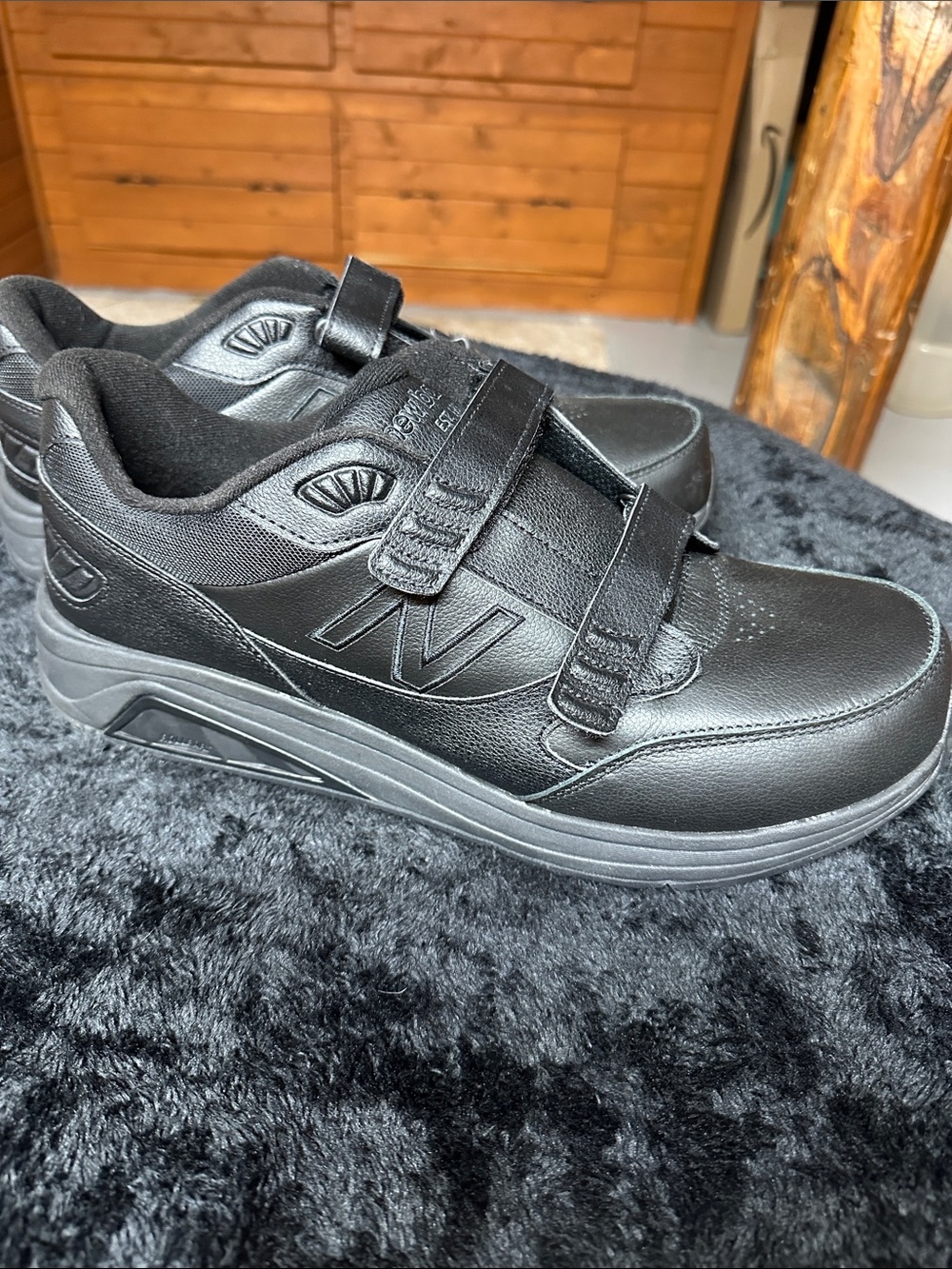 New Balance Men's Black Leather Dual-Velcro Casual Sneakers 928V3 Sz 12.5